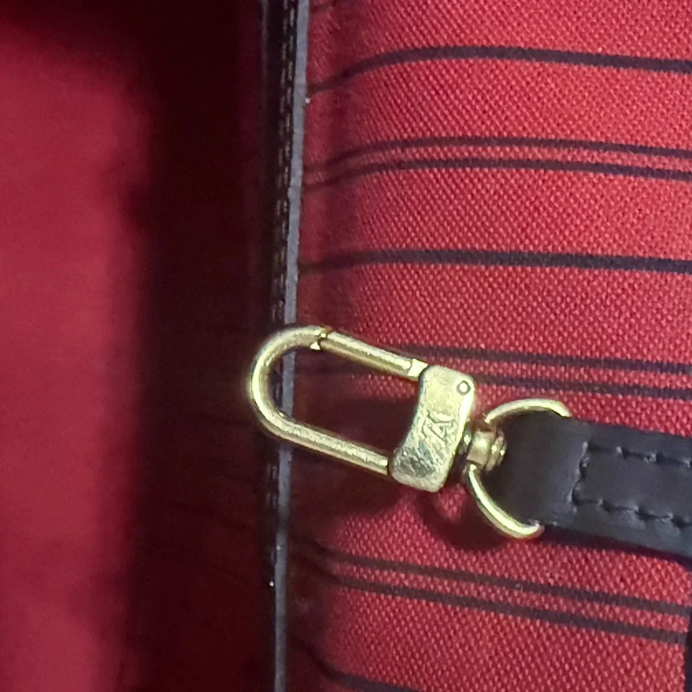 Louis Vuitton Neverfull MM Damier Ebene Cherry Interior - Picture 10 of 15